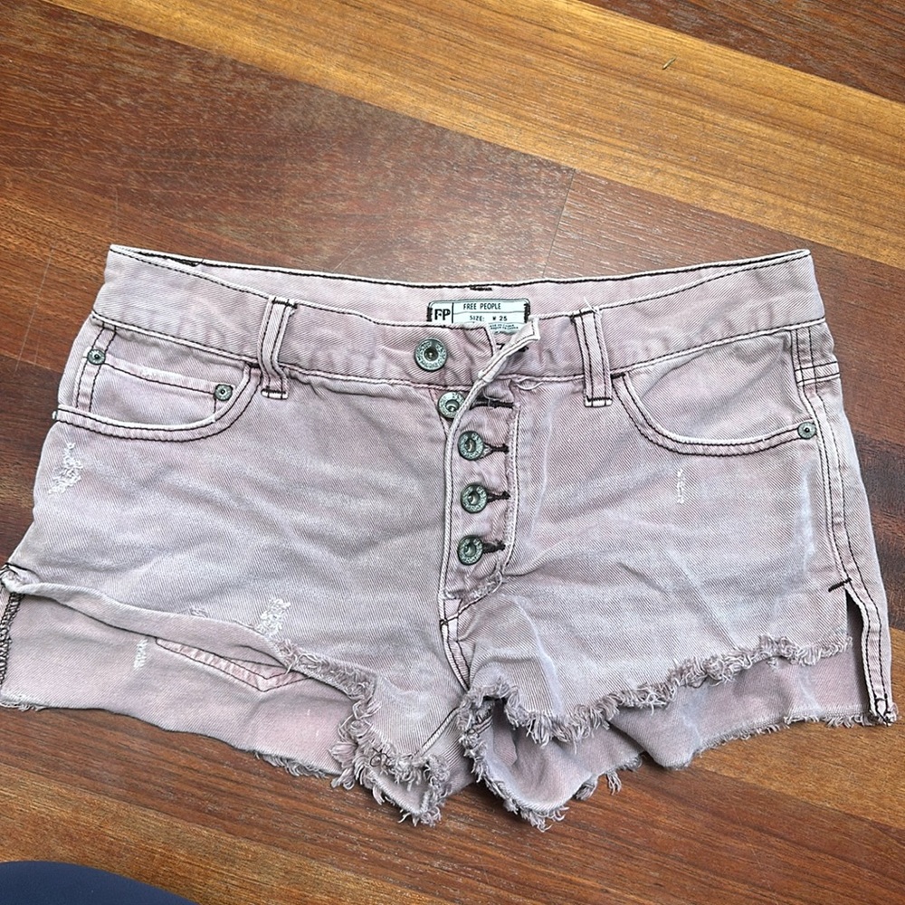 Free People mauve exposed button fly Jean shorts size 25